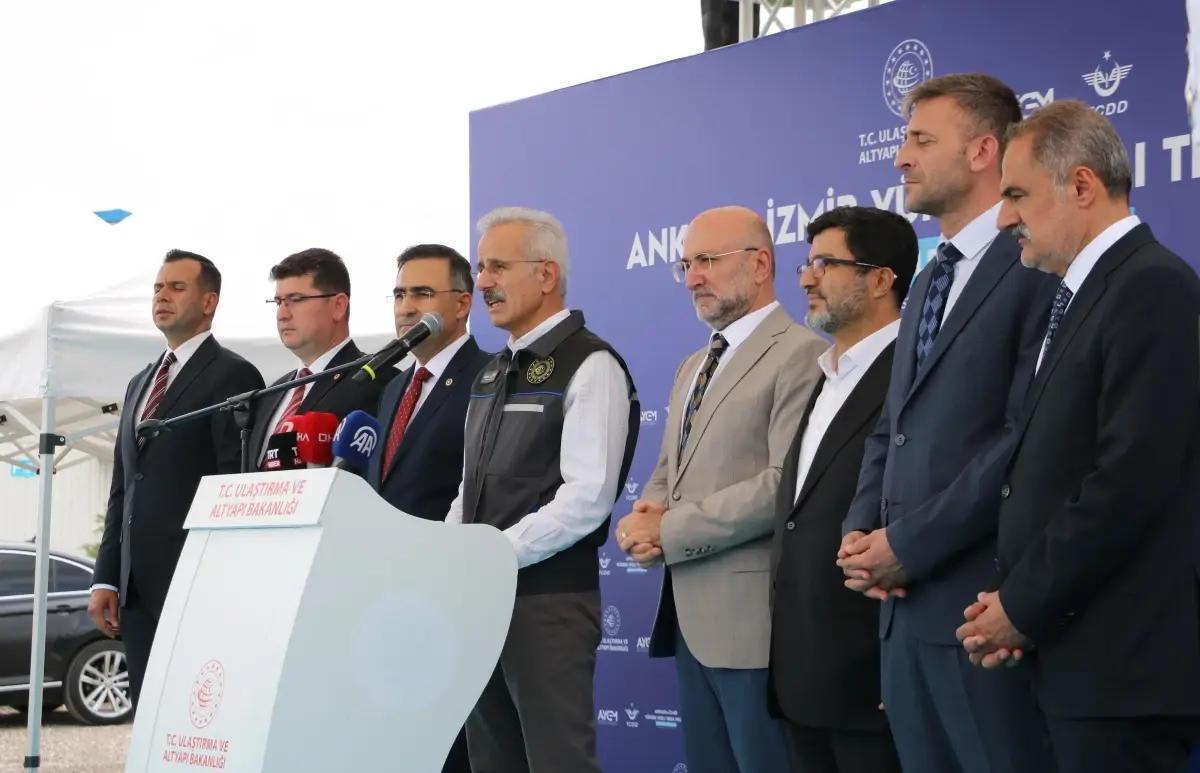 bakan-uraloglu-ankara-izmir-arasi-seyahat-suremiz-35-saate-dusecek-znBgBXV9.jpg