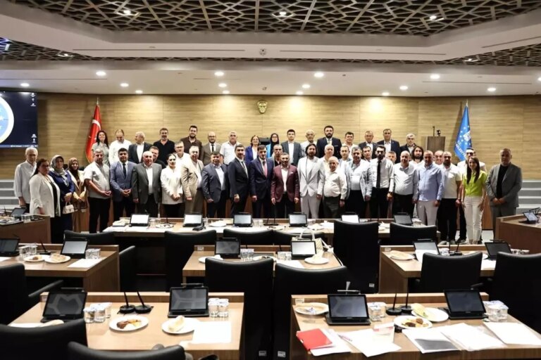 kutahya-belediye-meclisinden-seffaf-ve-katilimci-toplanti-ILTHxIkW.jpg