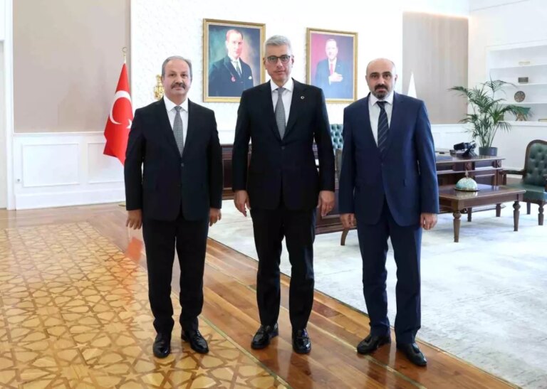 saglik-sen-bakan-memisoglu-ile-toplu-sozlesme-gorusmesi-yapti-NO3e9aMT.jpg